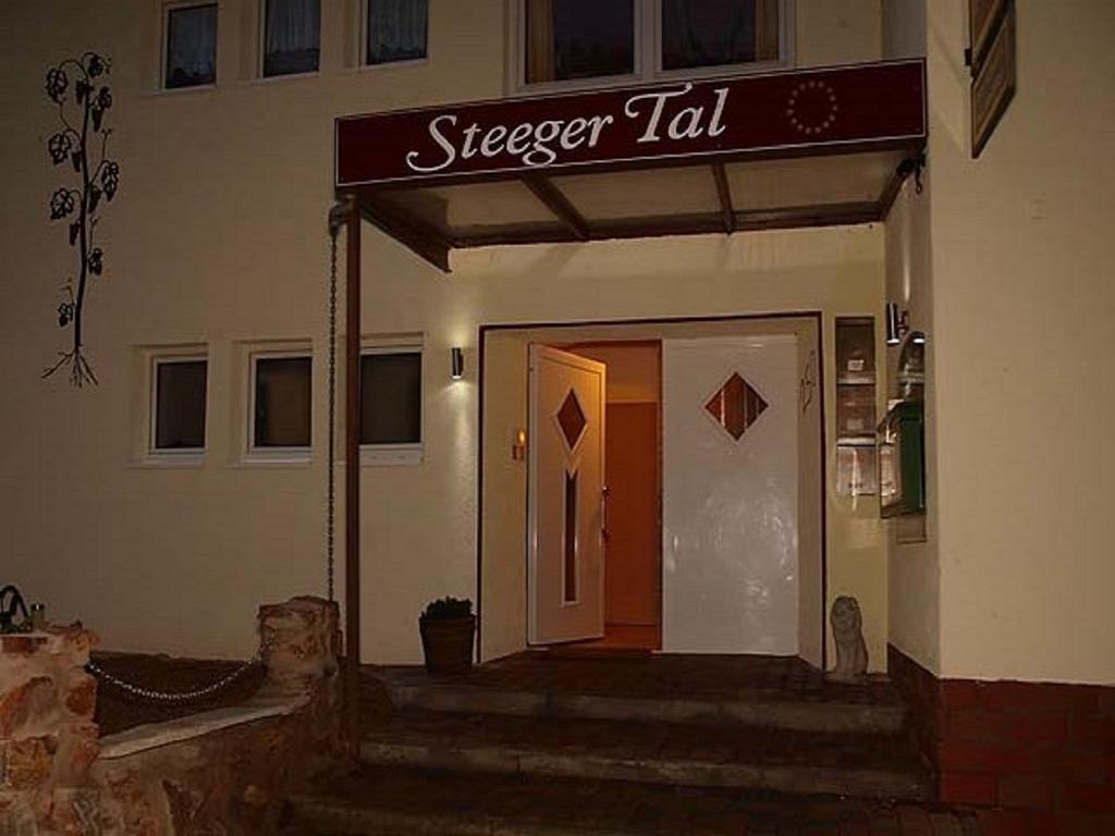 Steeger Tal Hotel Bacharach Room photo