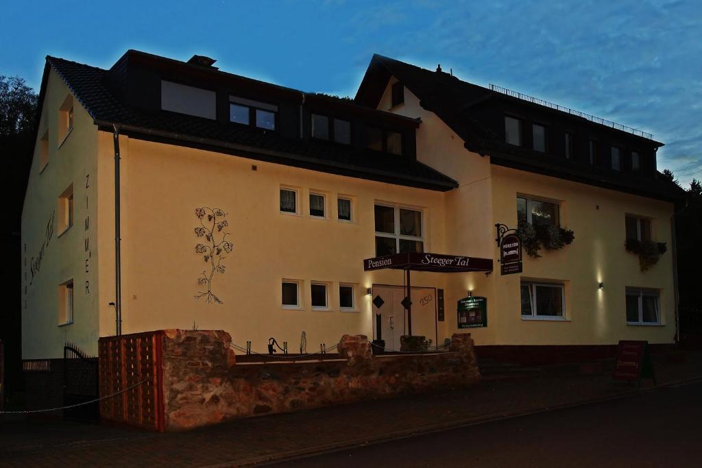 Steeger Tal Hotel Bacharach Room photo